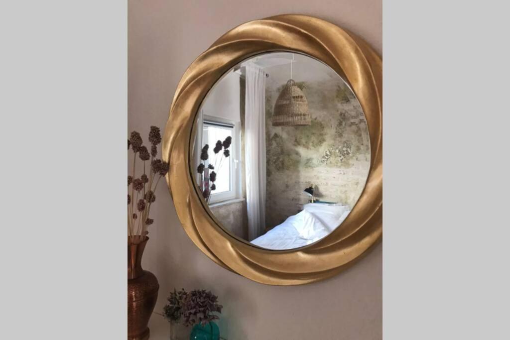 Wunderschoene Wohnung Mit Blick Auf Die Weinberge Neustadt an der Weinstrasse Exterior photo